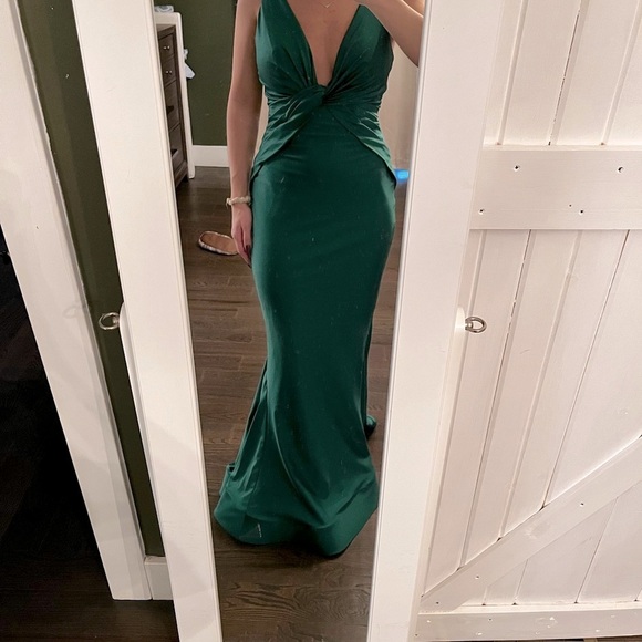 Emerald green bridesmaid formal gown - Picture 5 of 7